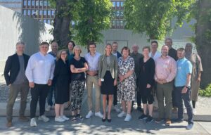 Fra venstre: Petter Nesser, Gaute Børstad Skjervø, Kim Henrik Gronert, Ingvild Stub, Cecilie Hellestveit, Claudia Lenz, Sylo Taraku, Cathrine Thorleifsson (leder), Snorre Valen, Lisbeth Røyneland, Bo Christensen, Kari Eilertsen, Kari Mangrud Alvsvåg, Pål Tore Haga, Erik Kruse, Espen Rutle Johansson og Hawa Absihr Muuse.