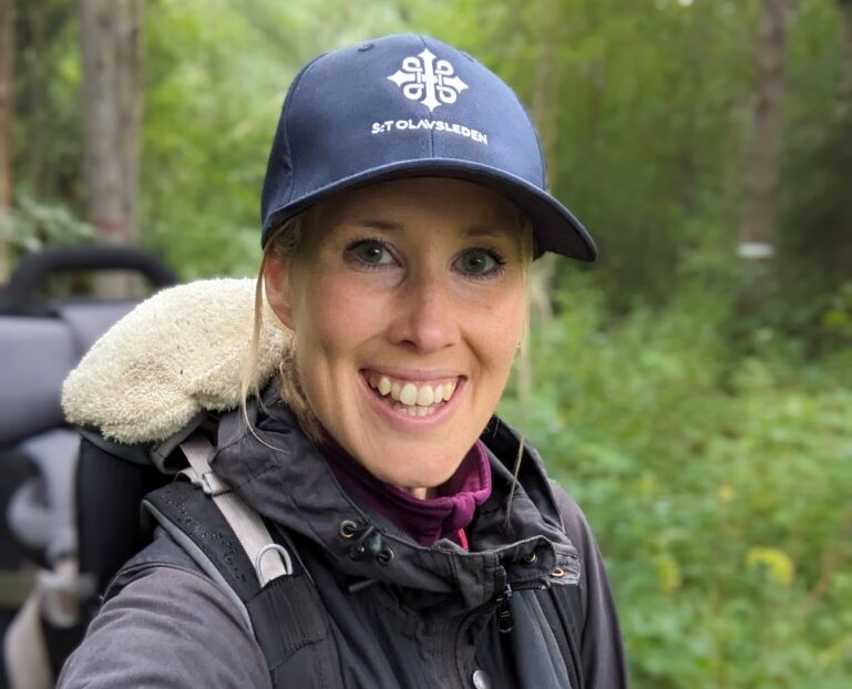 bilde av Jenny Hall tatt ute i skogen