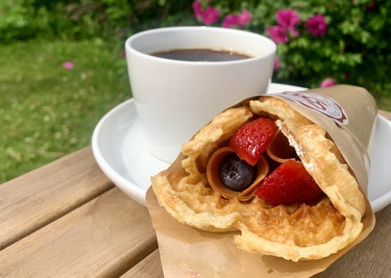 kaffe og vaffel med spennende fyll
